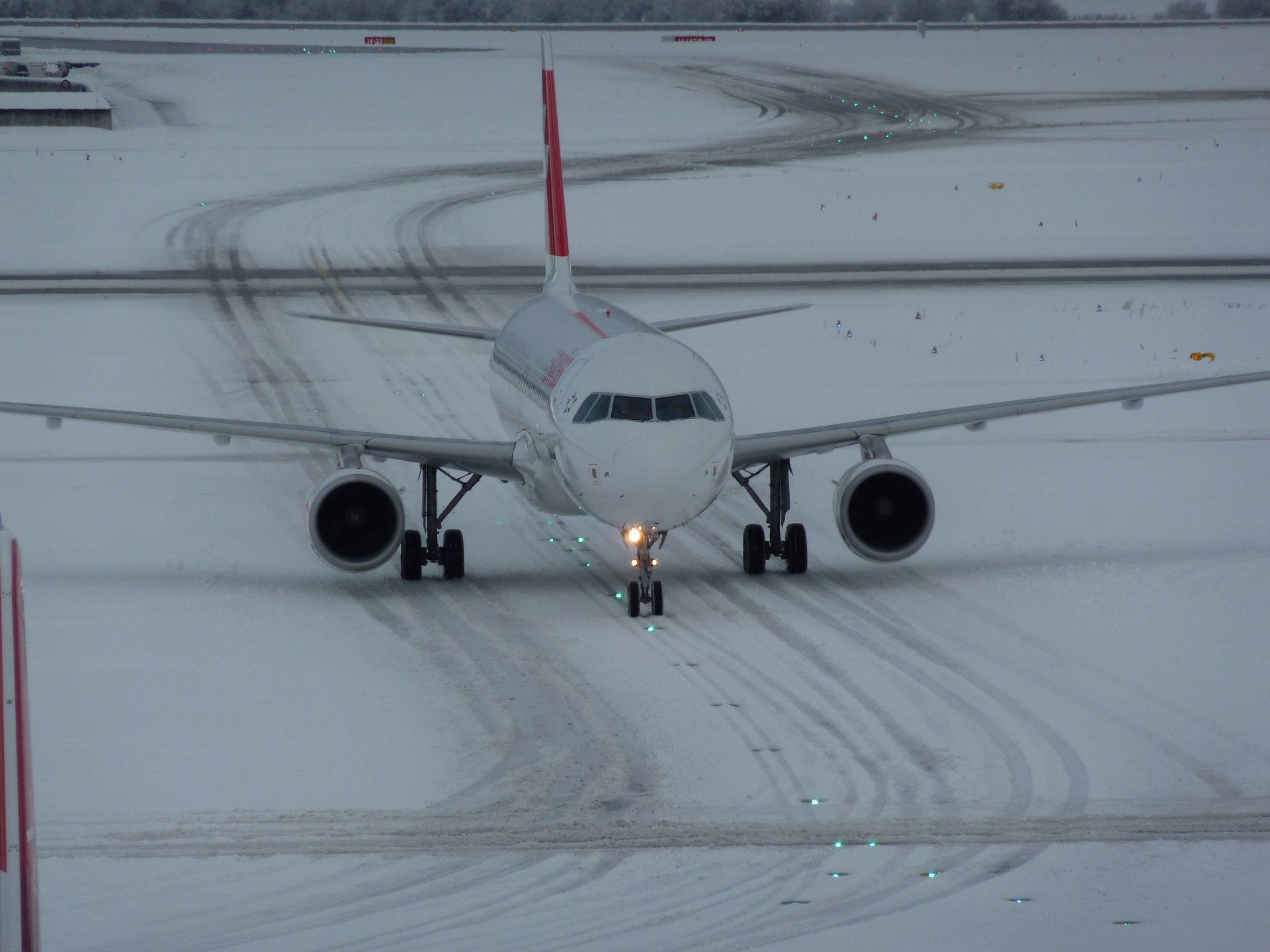 Image ©2010 Flughafen Zürich