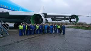 B747 Engine-Stripped