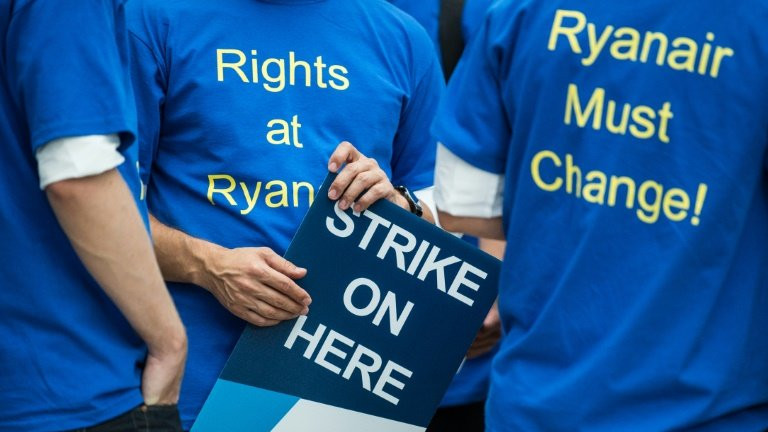 Ryanair precarious staff salaries