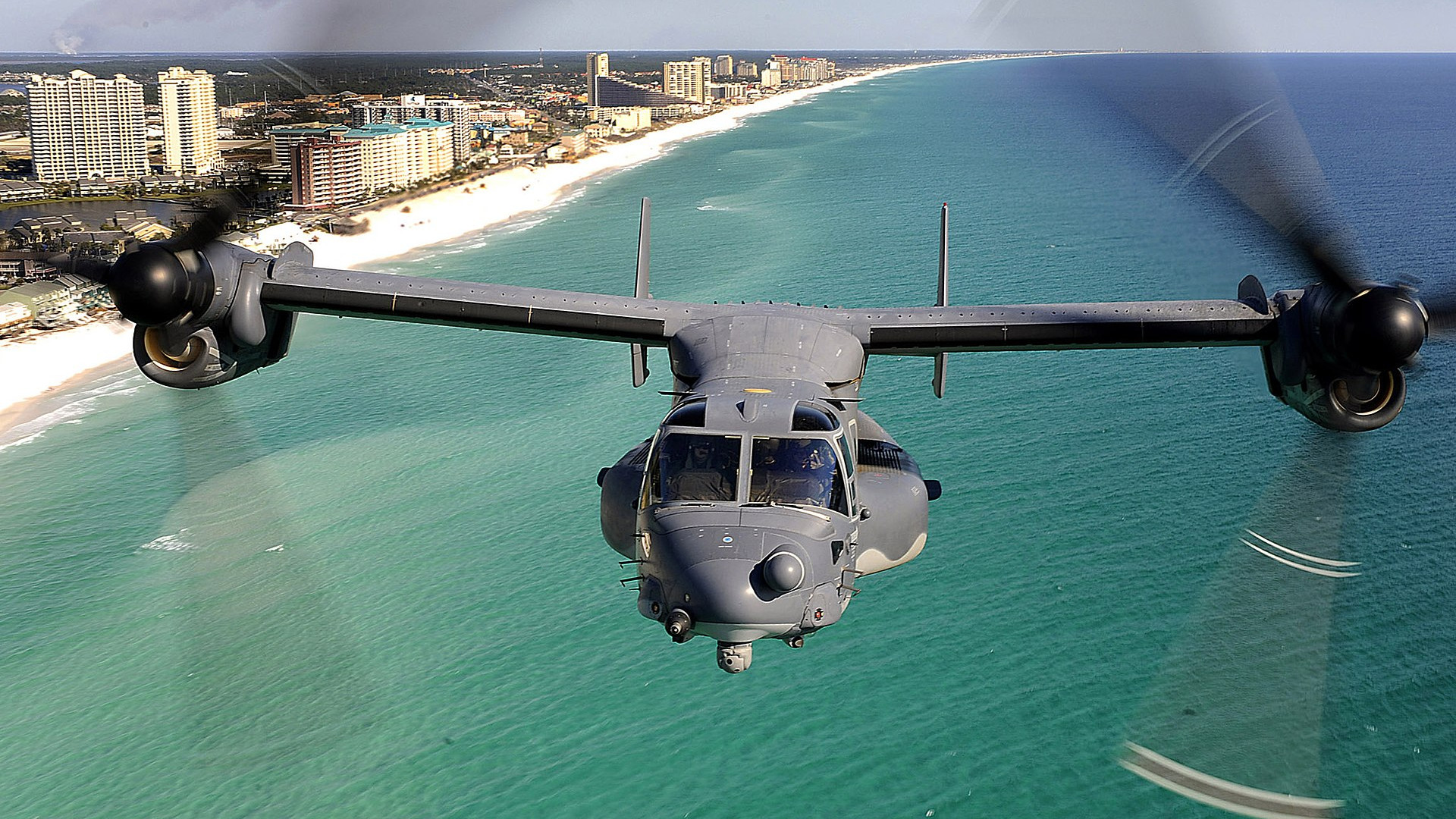 Bell Boeing V-22 Osprey. By DOD photo by Senior Airman Julianne Showalter, U.S. Air Force. (Released) - defenseimagery.mil, Public Domain, https://commons.wikimedia.org/w/index.php?curid=5873570