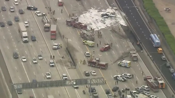 Private Aircraft crashing 2017 next to Orange County Airport, California